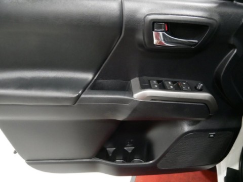 2020 Toyota TACOMA LIMITED 5' BED in Saint Joseph, Minnesota - Photo 17