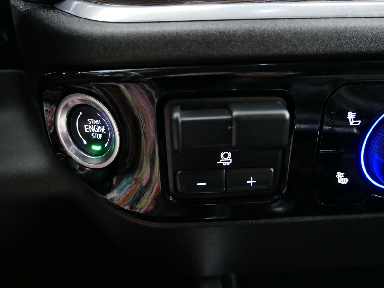 2025 Chevrolet SILVERADO 1500 RST CREW CAB in Saint Joseph, Minnesota - Photo 35