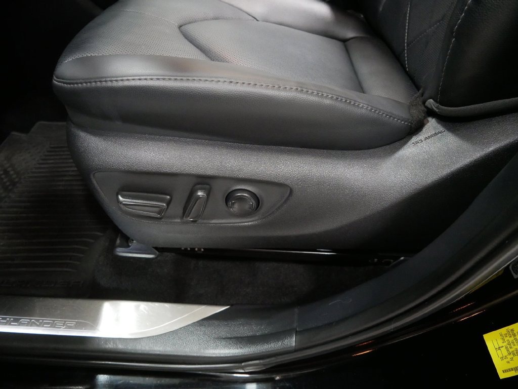 2025 Toyota HIGHLANDER HYBRID PLATINUM in Saint Joseph, Minnesota - Photo 15