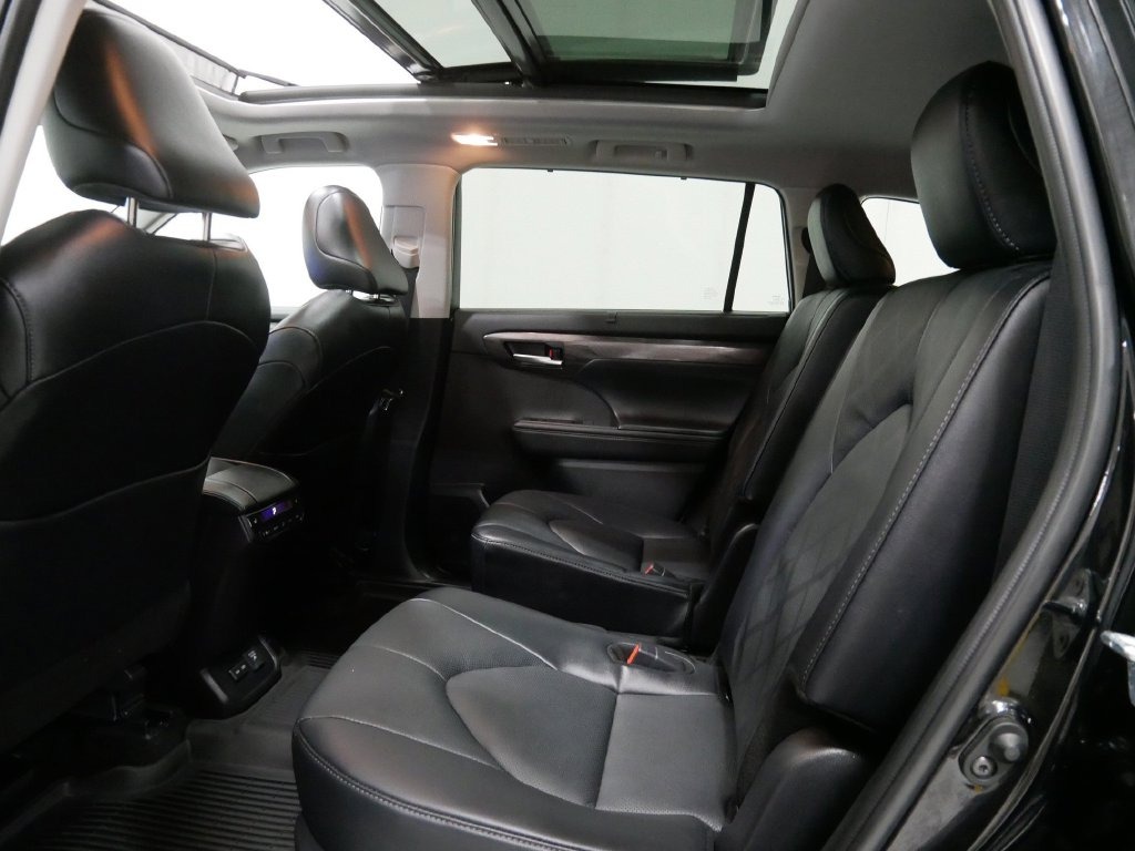2025 Toyota HIGHLANDER HYBRID PLATINUM in Saint Joseph, Minnesota - Photo 20