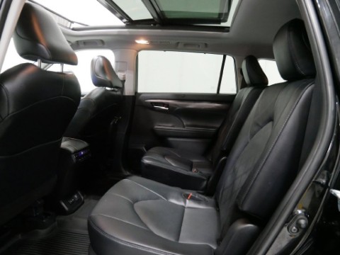 2025 Toyota HIGHLANDER HYBRID PLATINUM in Saint Joseph, Minnesota - Photo 20