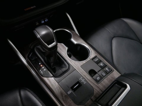 2025 Toyota HIGHLANDER HYBRID PLATINUM in Saint Joseph, Minnesota - Photo 36