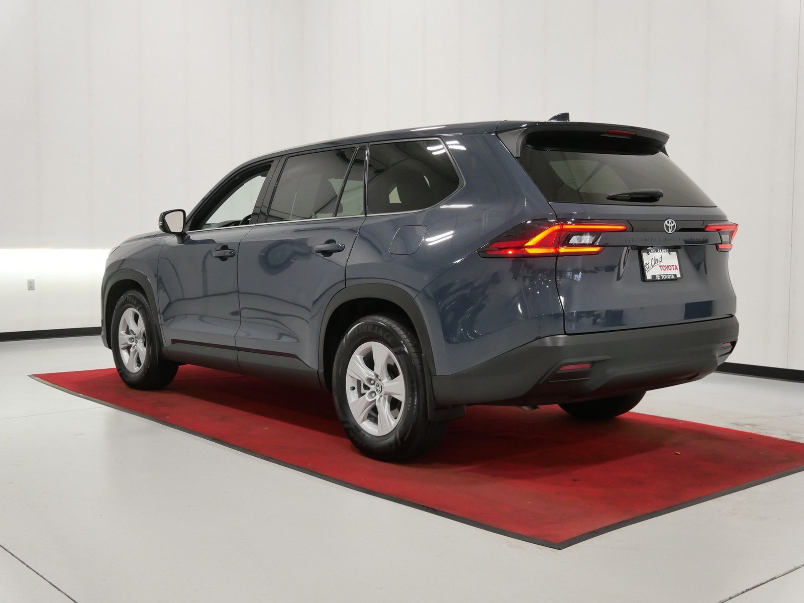 2025 Toyota GRAND HIGHLANDER LE FWD in Saint Joseph, Minnesota - Photo 10