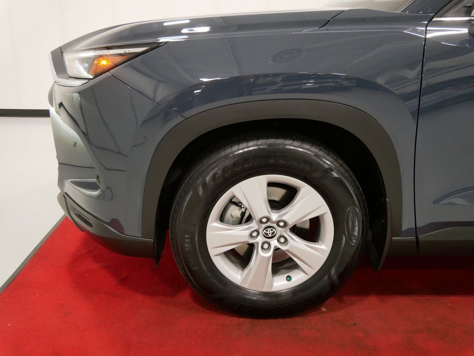 2025 Toyota GRAND HIGHLANDER LE FWD in Saint Joseph, Minnesota - Photo 12