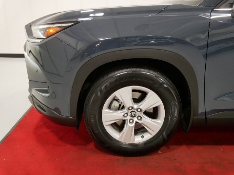 2025 Toyota GRAND HIGHLANDER LE FWD in Saint Joseph, Minnesota - Photo 12