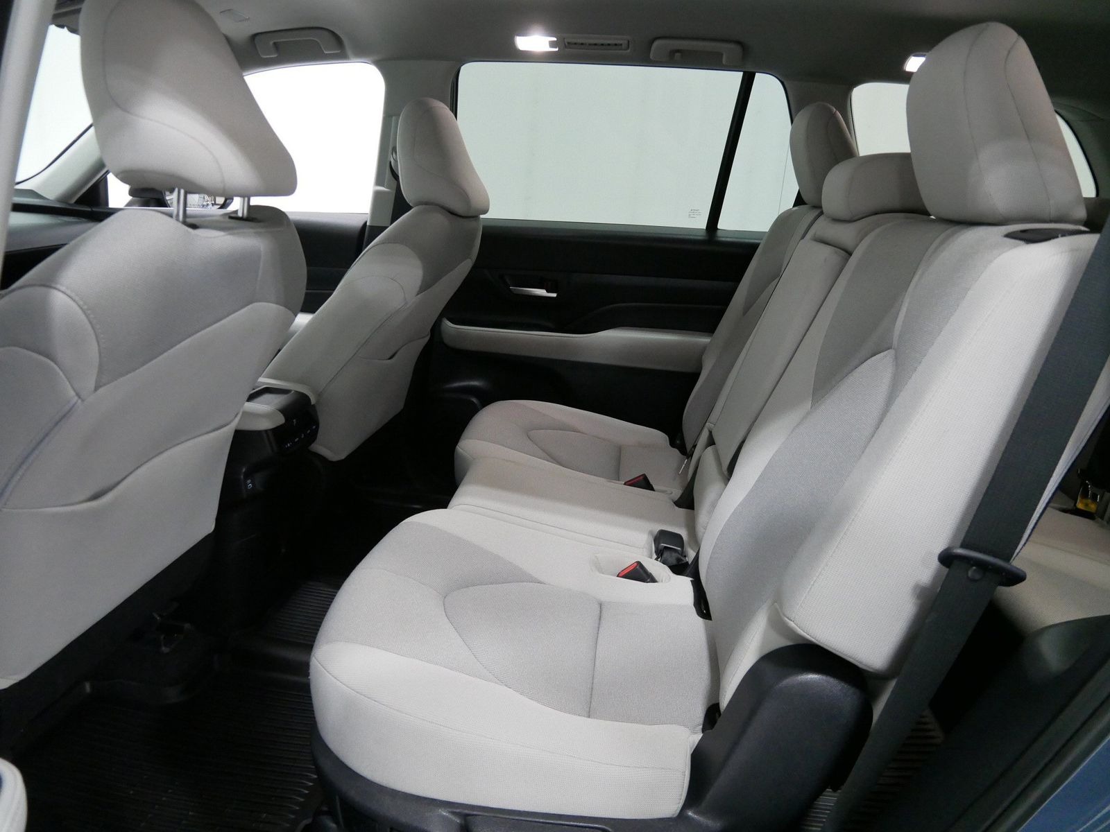2025 Toyota GRAND HIGHLANDER LE FWD in Saint Joseph, Minnesota - Photo 19