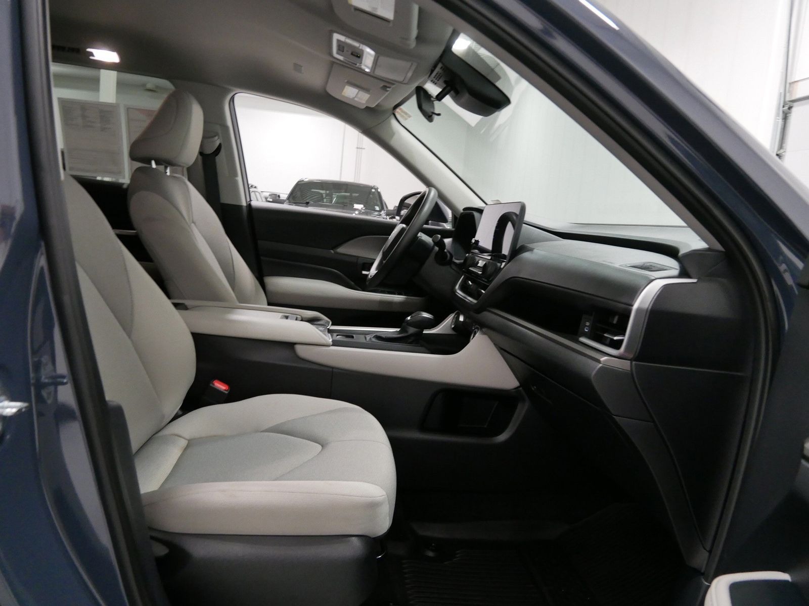 2025 Toyota GRAND HIGHLANDER LE FWD in Saint Joseph, Minnesota - Photo 30