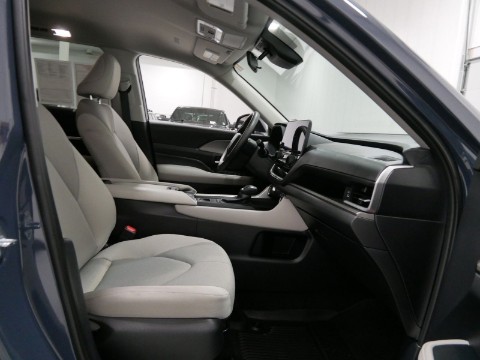 2025 Toyota GRAND HIGHLANDER LE FWD in Saint Joseph, Minnesota - Photo 30
