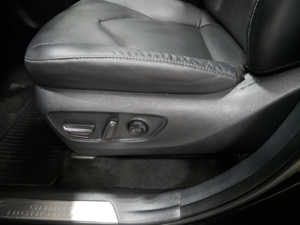 2024 Toyota GRAND HIGHLANDER LIMITED in Saint Joseph, Minnesota - Photo 15