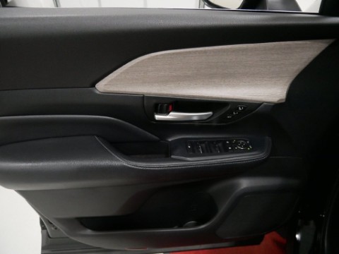 2024 Toyota GRAND HIGHLANDER LIMITED in Saint Joseph, Minnesota - Photo 17