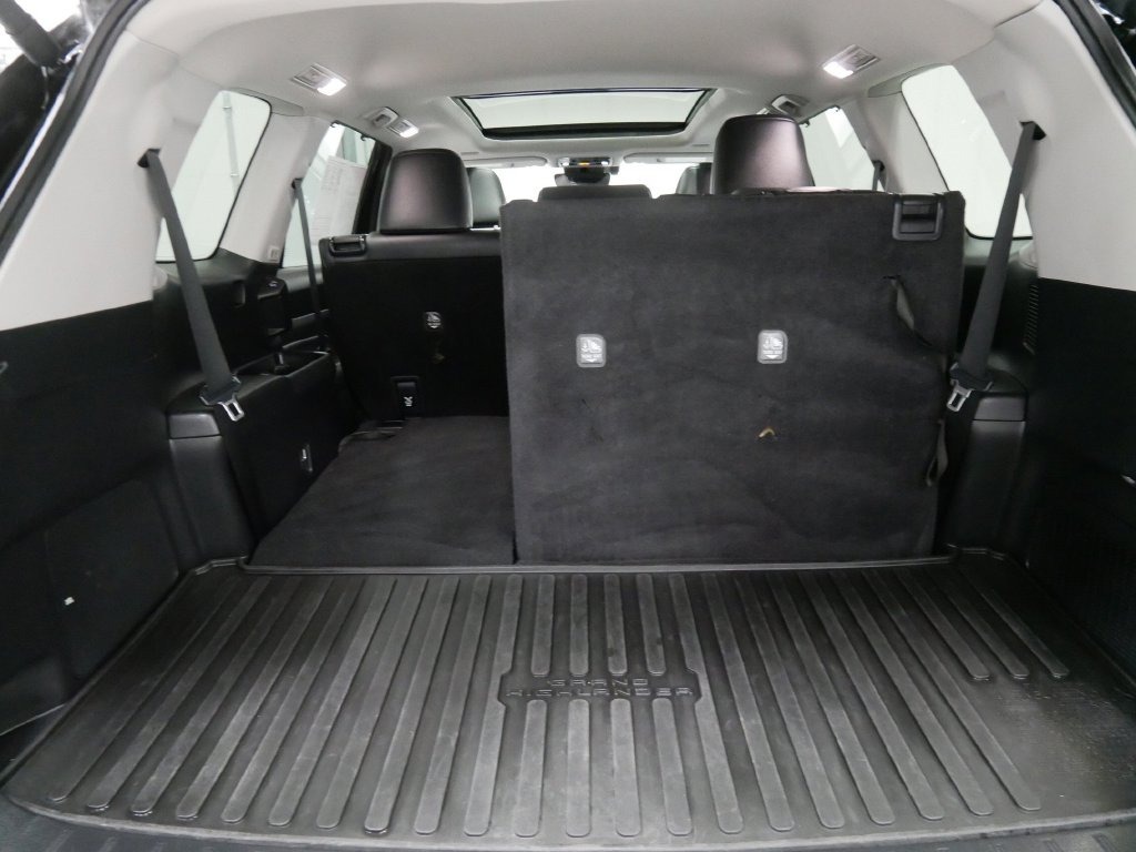 2024 Toyota GRAND HIGHLANDER LIMITED in Saint Joseph, Minnesota - Photo 28