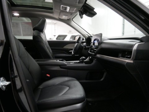 2024 Toyota GRAND HIGHLANDER LIMITED in Saint Joseph, Minnesota - Photo 31