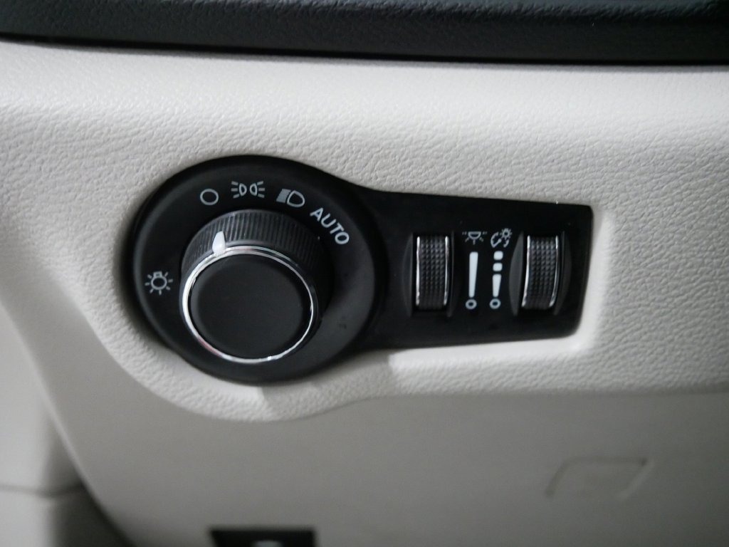 2023 Chrysler VOYAGER LX in Saint Joseph, Minnesota - Photo 18