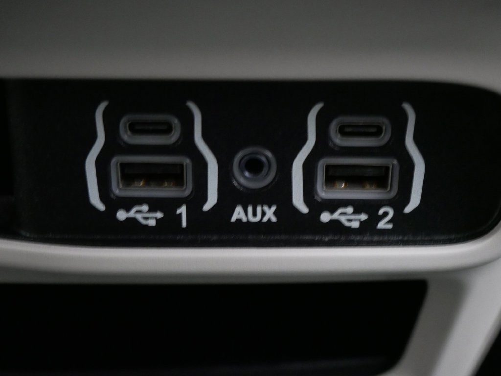 2023 Chrysler VOYAGER LX in Saint Joseph, Minnesota - Photo 35