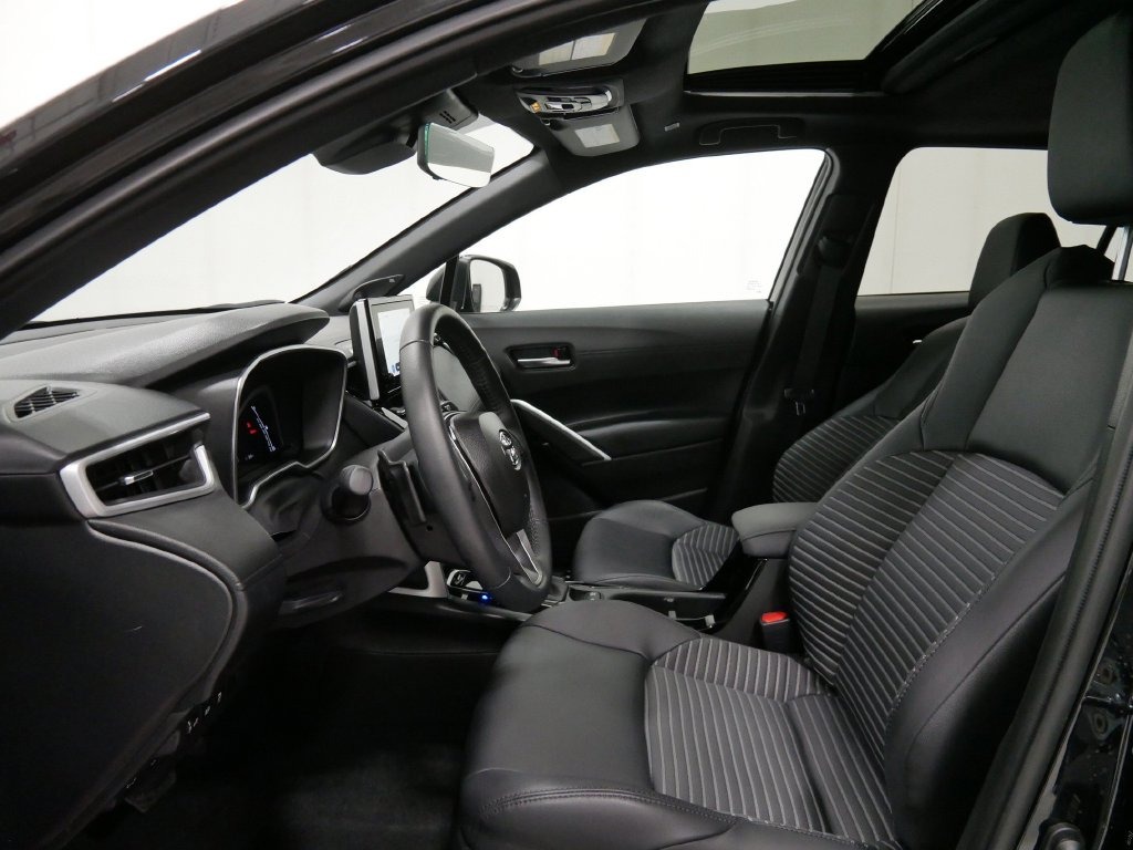 2025 Toyota COROLLA CROSS HYBRID XSE in Saint Joseph, Minnesota - Photo 14
