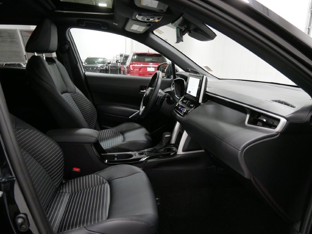2025 Toyota COROLLA CROSS HYBRID XSE in Saint Joseph, Minnesota - Photo 30