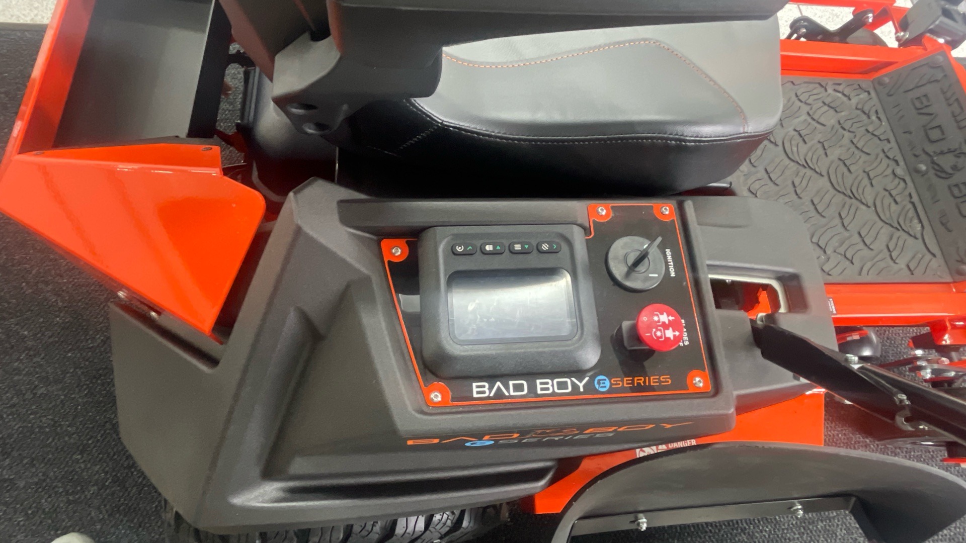 2025 Bad Boy Mowers E-Magnum 42 in. Electric in Saint Joseph, Minnesota - Photo 9