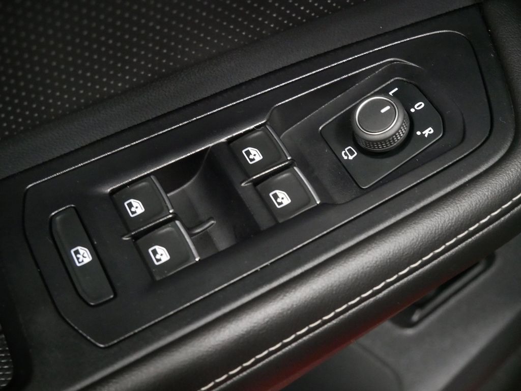 2025 Volkswagen ATLAS 2.0T SEL PREMIUM R-LINE in Saint Joseph, Minnesota - Photo 18