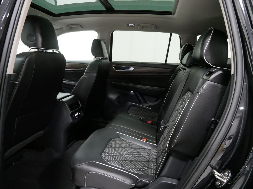 2025 Volkswagen ATLAS 2.0T SEL PREMIUM R-LINE in Saint Joseph, Minnesota - Photo 20
