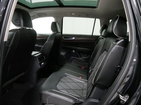 2025 Volkswagen ATLAS 2.0T SEL PREMIUM R-LINE in Saint Joseph, Minnesota - Photo 20