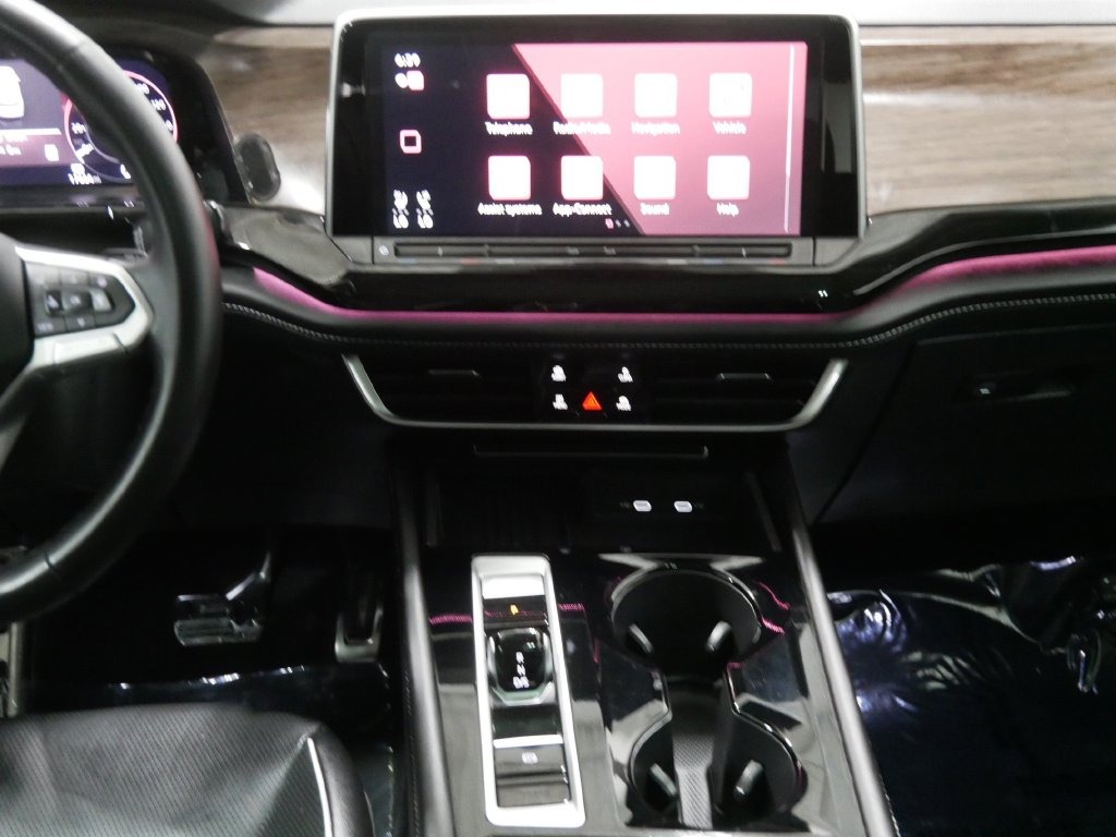 2025 Volkswagen ATLAS 2.0T SEL PREMIUM R-LINE in Saint Joseph, Minnesota - Photo 23