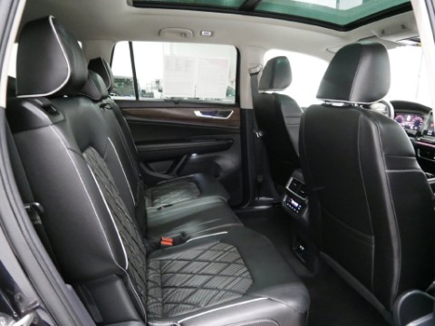 2025 Volkswagen ATLAS 2.0T SEL PREMIUM R-LINE in Saint Joseph, Minnesota - Photo 28