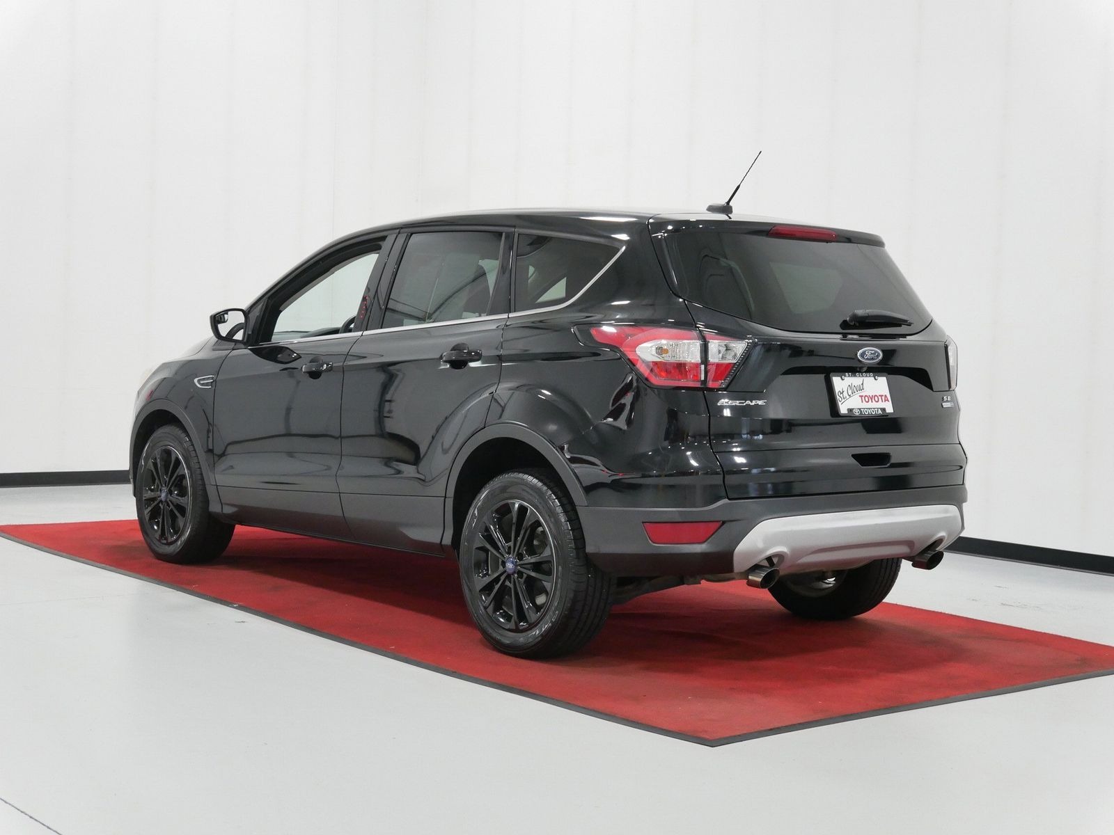 2017 Ford ESCAPE SE in Saint Joseph, Minnesota - Photo 10