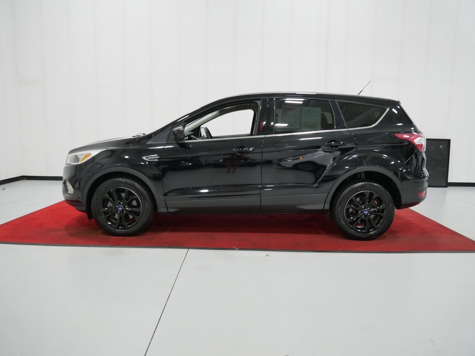 2017 Ford ESCAPE SE in Saint Joseph, Minnesota - Photo 11
