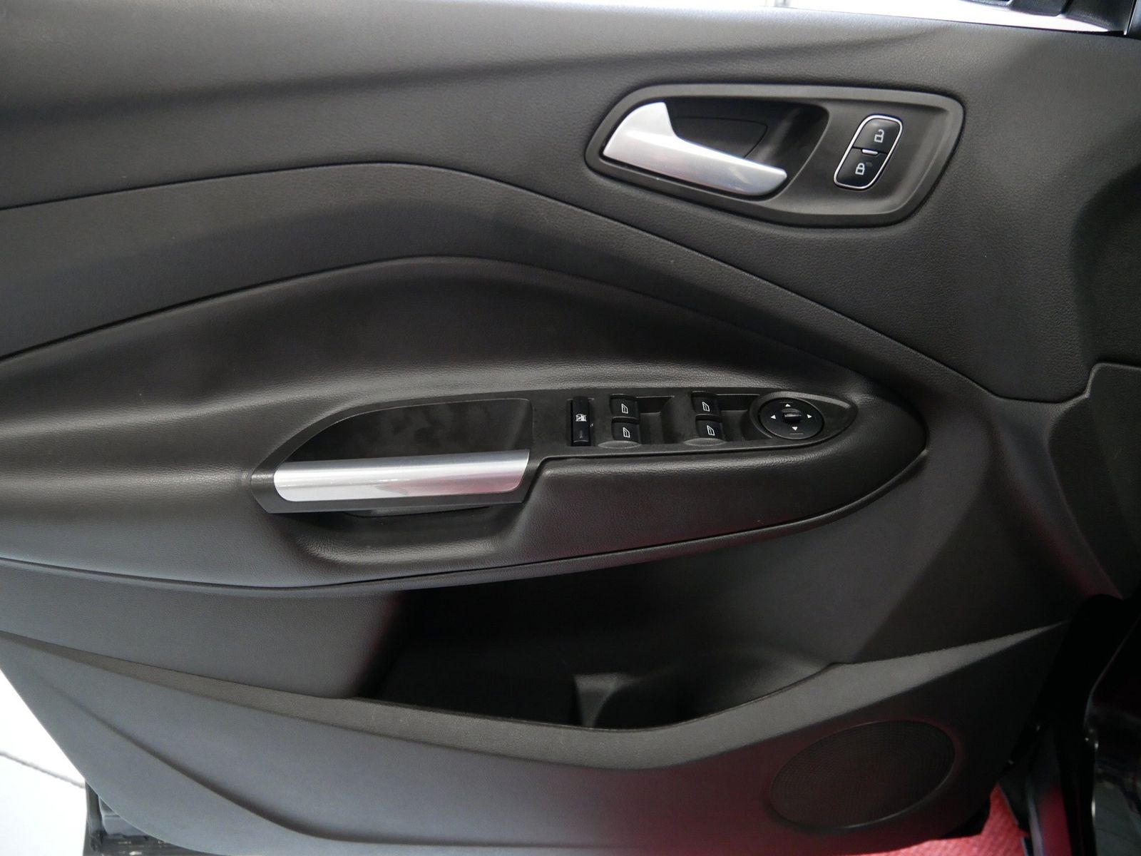 2017 Ford ESCAPE SE in Saint Joseph, Minnesota - Photo 16