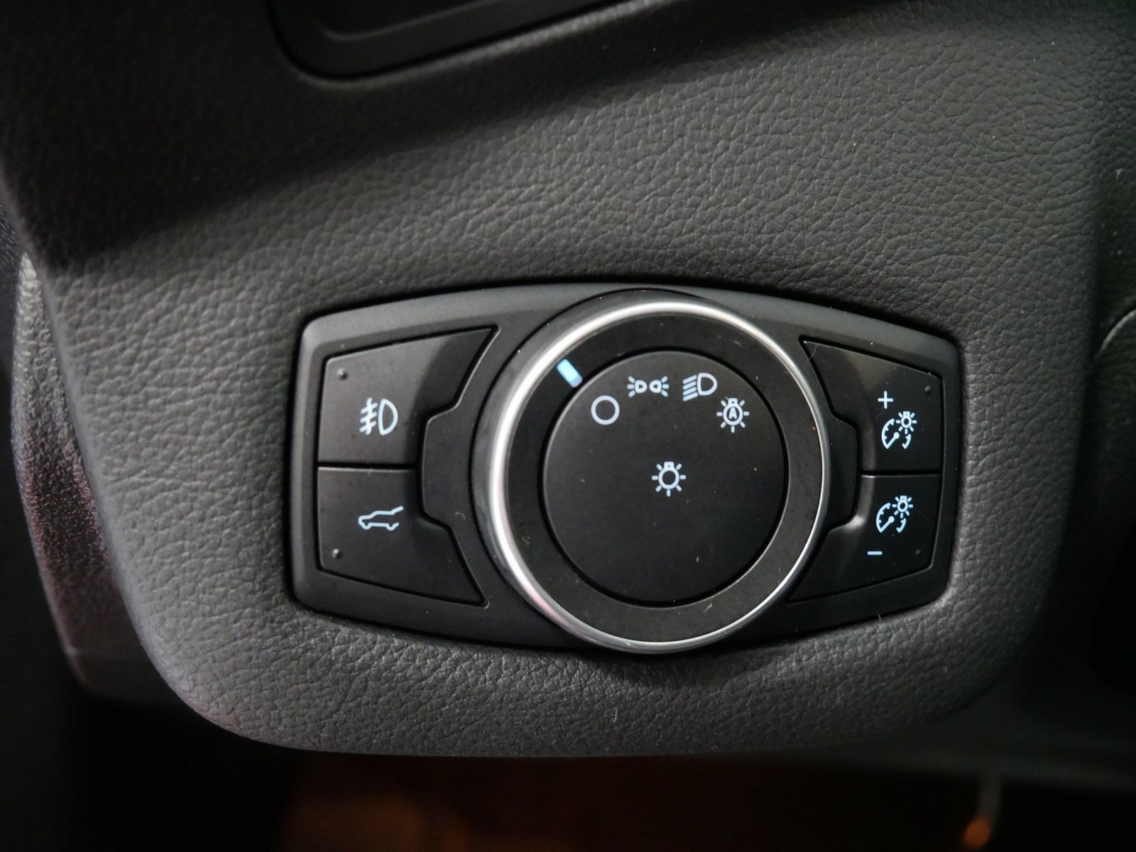 2017 Ford ESCAPE SE in Saint Joseph, Minnesota - Photo 18
