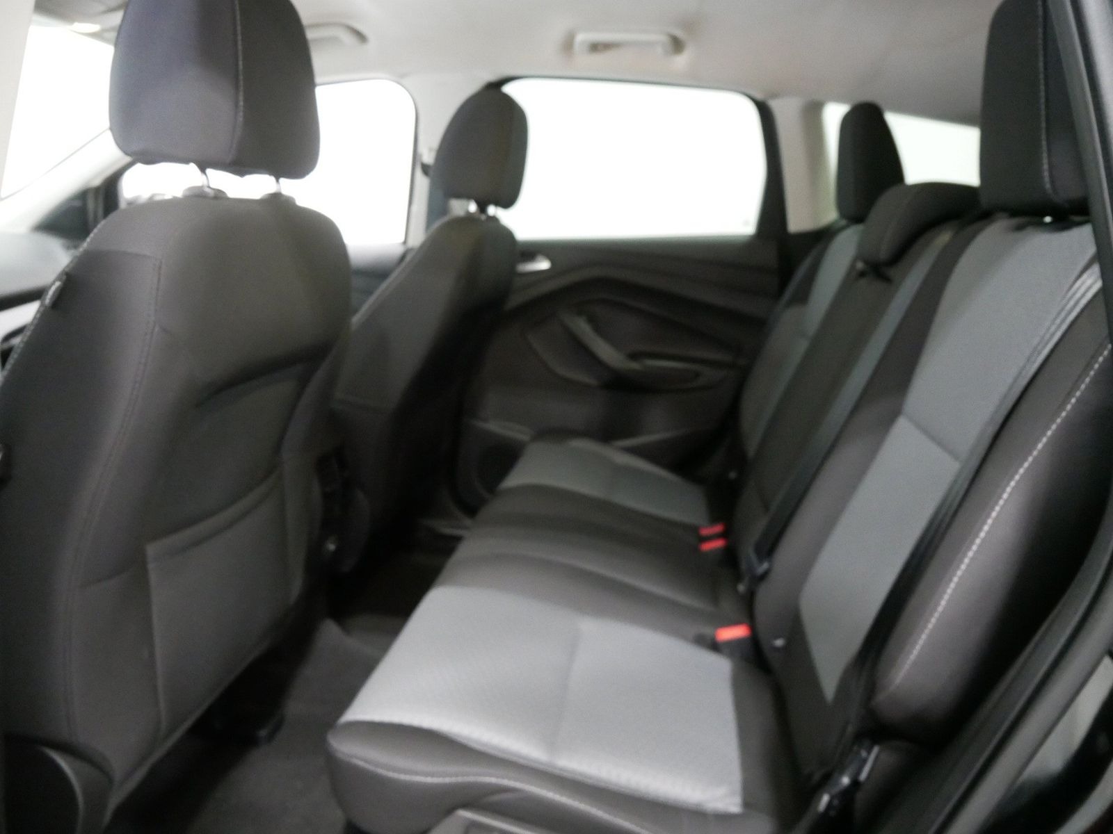 2017 Ford ESCAPE SE in Saint Joseph, Minnesota - Photo 19