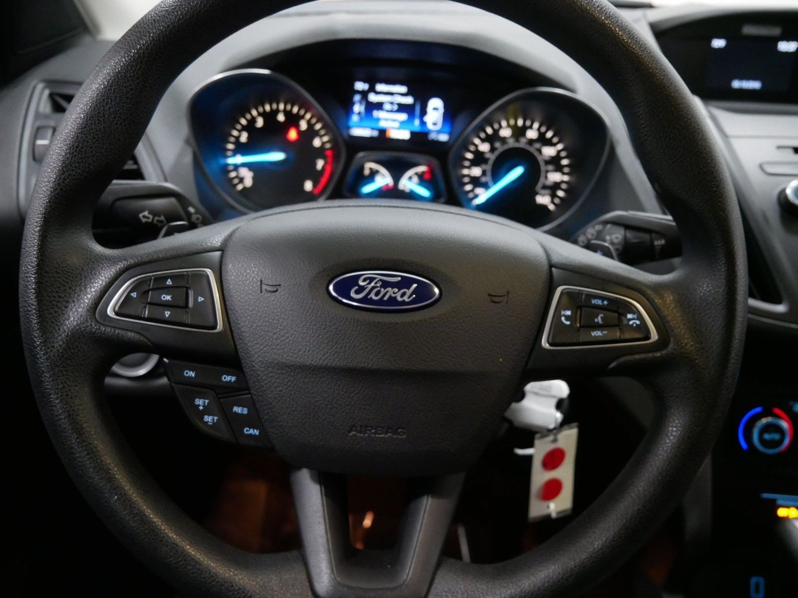2017 Ford ESCAPE SE in Saint Joseph, Minnesota - Photo 23