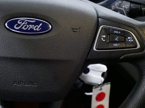 2017 Ford ESCAPE SE in Saint Joseph, Minnesota - Photo 25