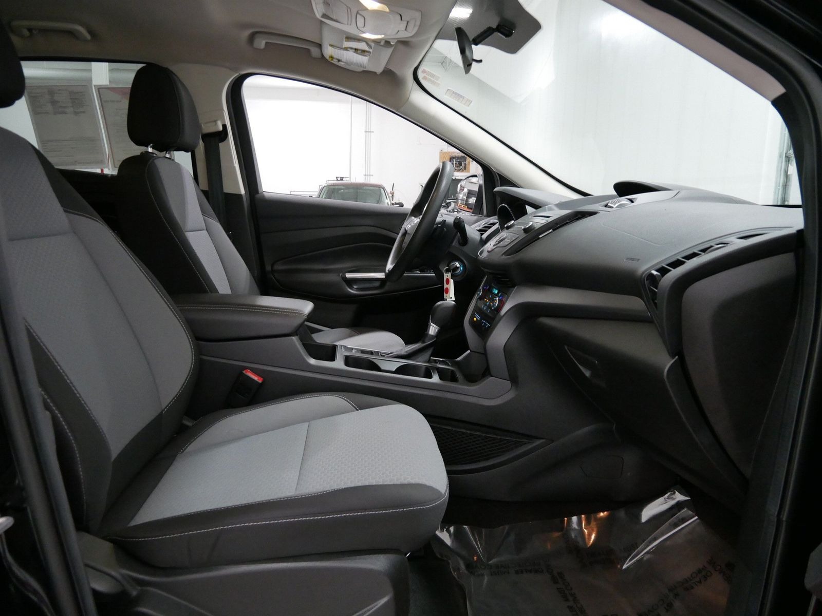 2017 Ford ESCAPE SE in Saint Joseph, Minnesota - Photo 29