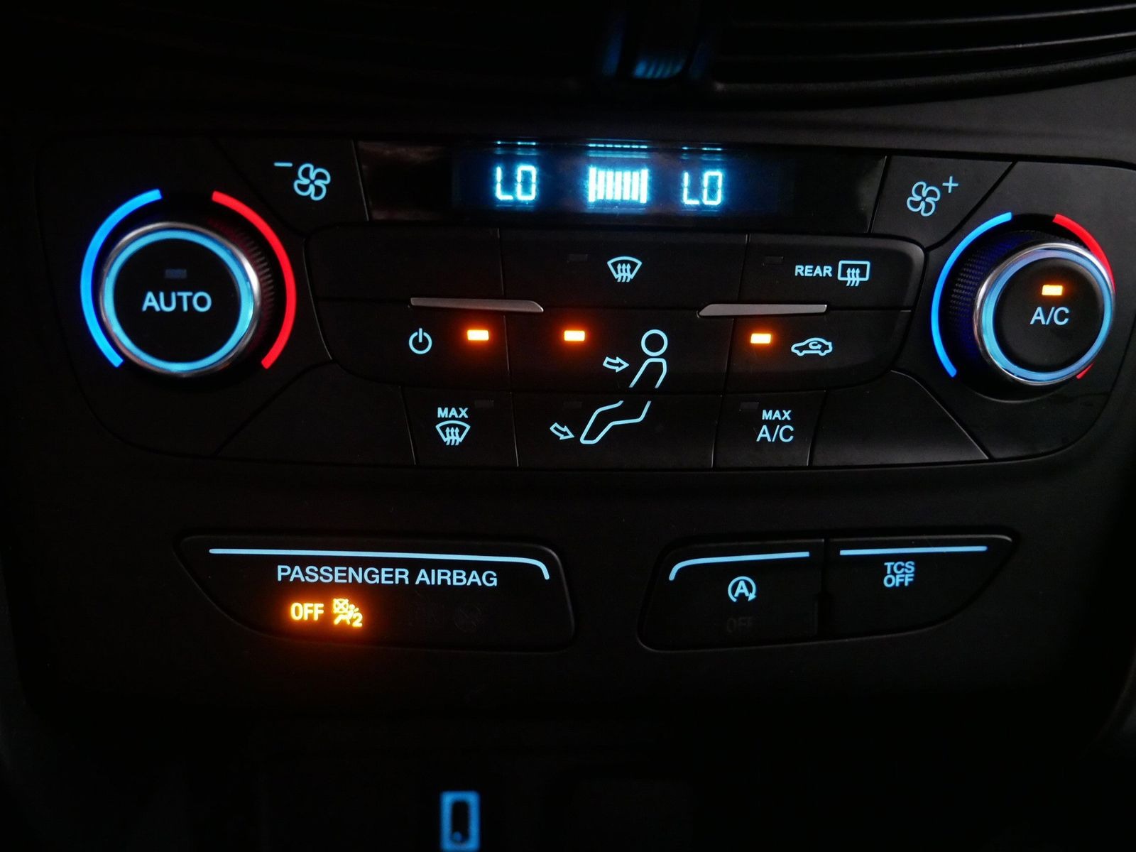 2017 Ford ESCAPE SE in Saint Joseph, Minnesota - Photo 34