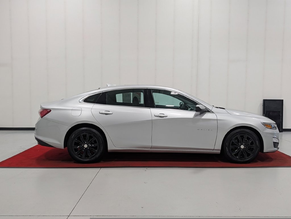 2021 Chevrolet MALIBU LT in Saint Joseph, Minnesota - Photo 5
