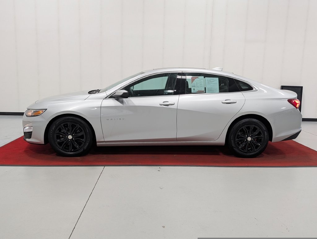2021 Chevrolet MALIBU LT in Saint Joseph, Minnesota - Photo 11