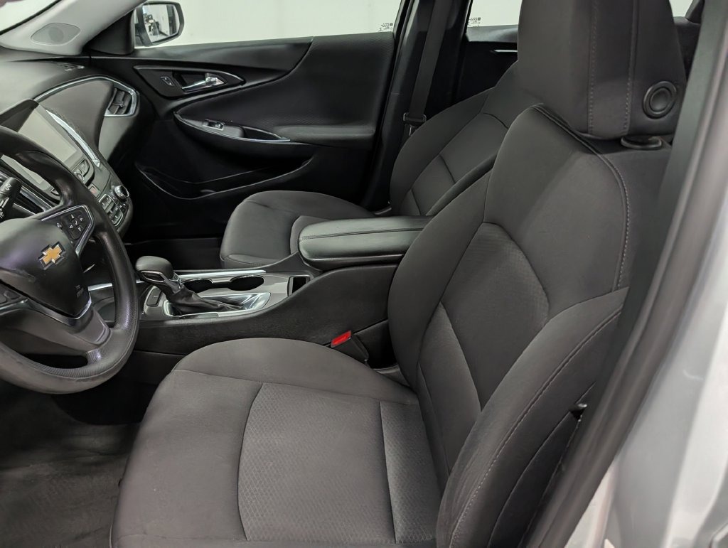 2021 Chevrolet MALIBU LT in Saint Joseph, Minnesota - Photo 14