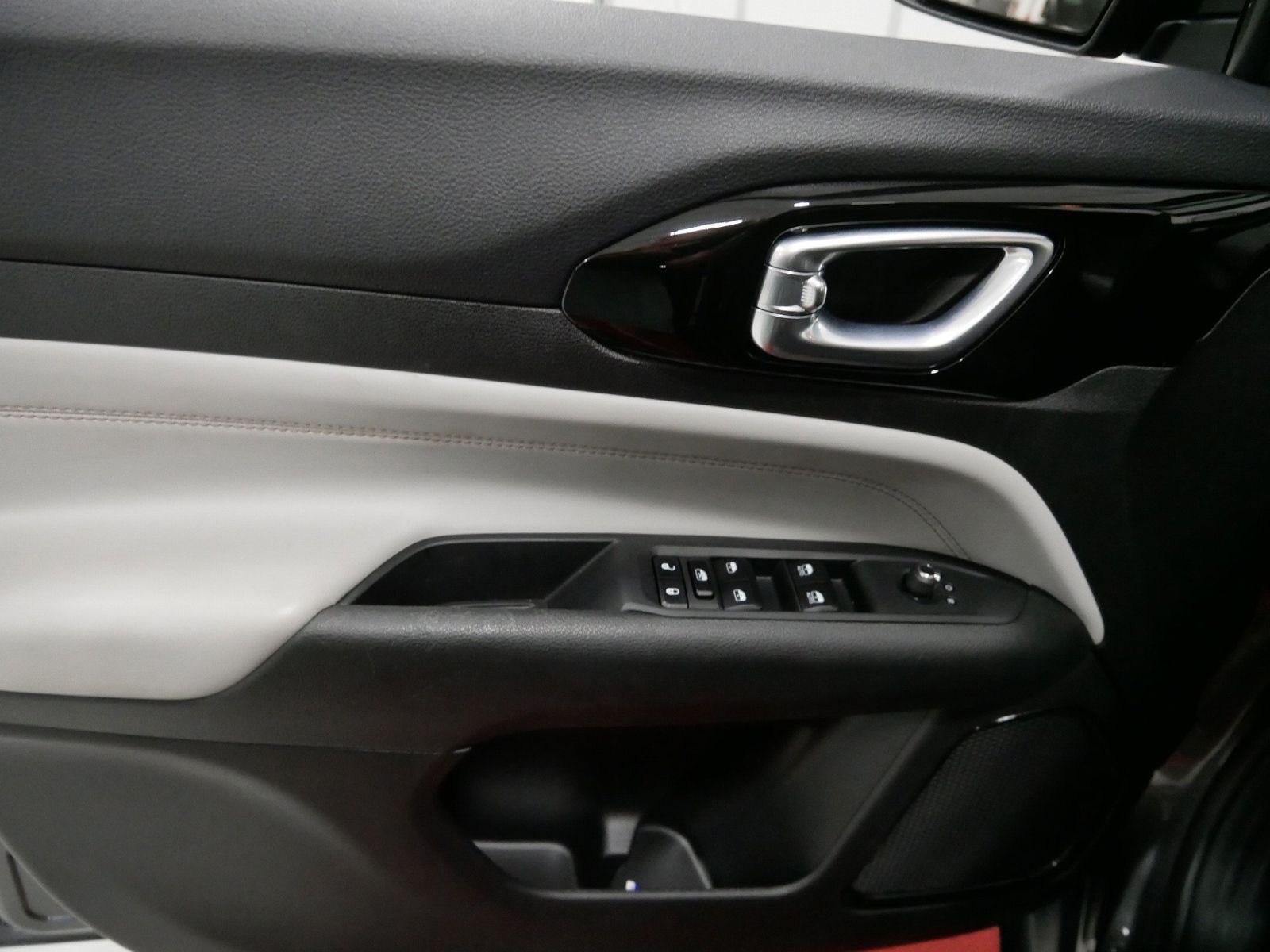 2023 Jeep COMPASS LIMITED in Saint Joseph, Minnesota - Photo 16