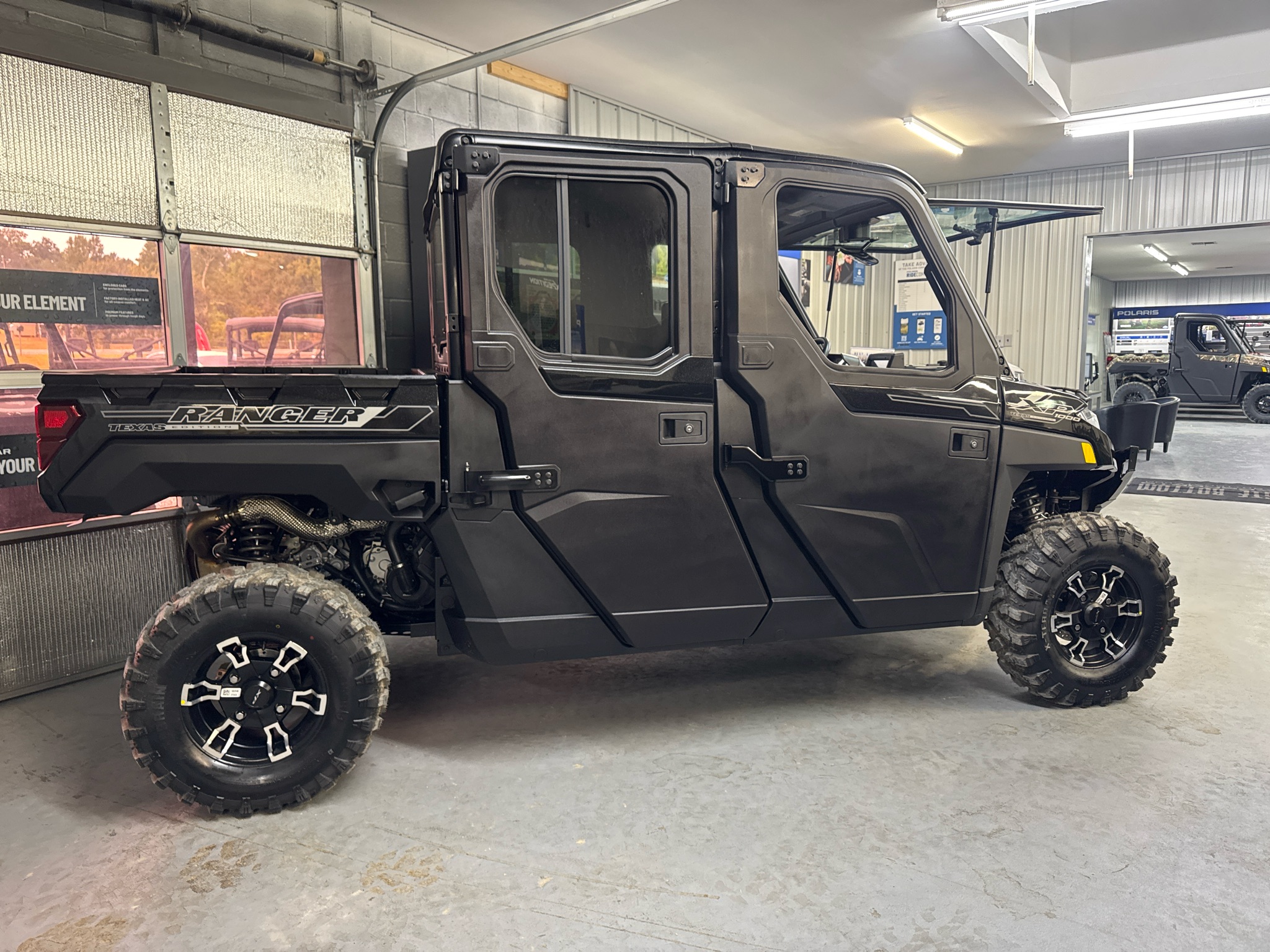 2027 Polaris Ranger photo 2