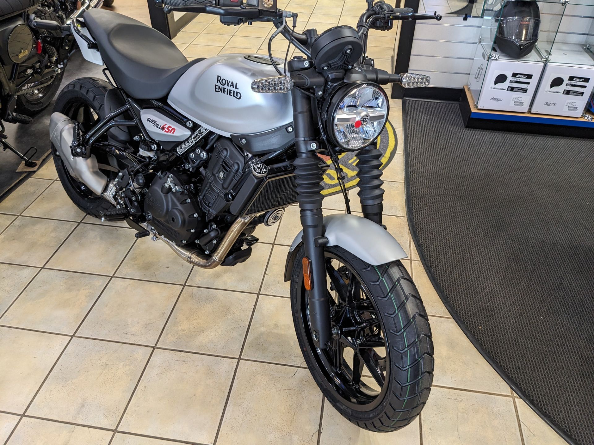 2026 Royal Enfield Guerrilla 450 in Warren, Ohio - Photo 2