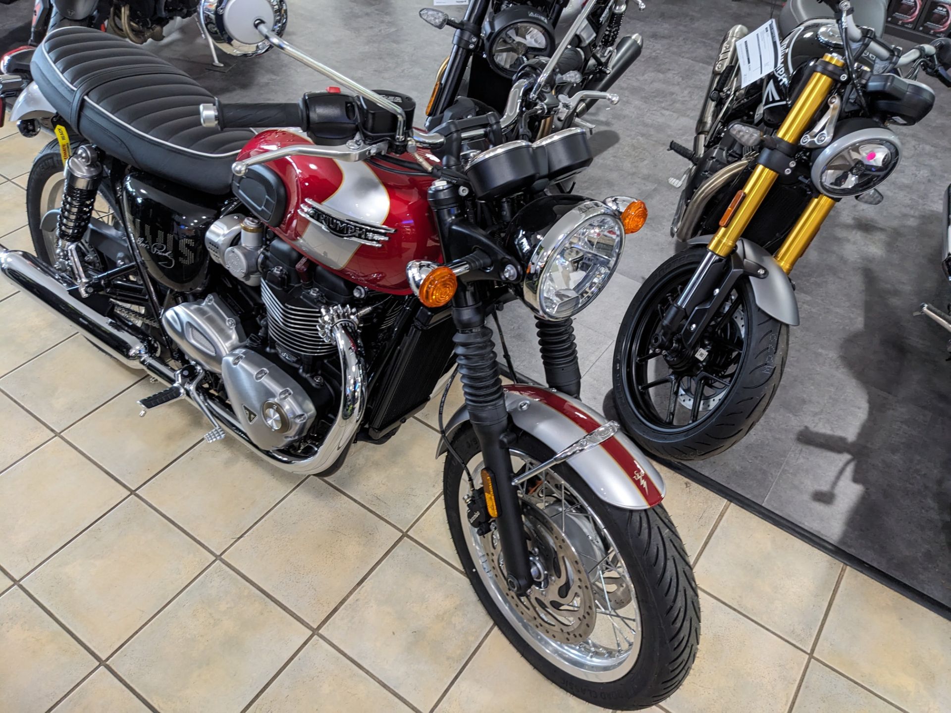 2025 Triumph Bonneville T120 Elvis Presley Limited Edition in Warren, Ohio - Photo 4