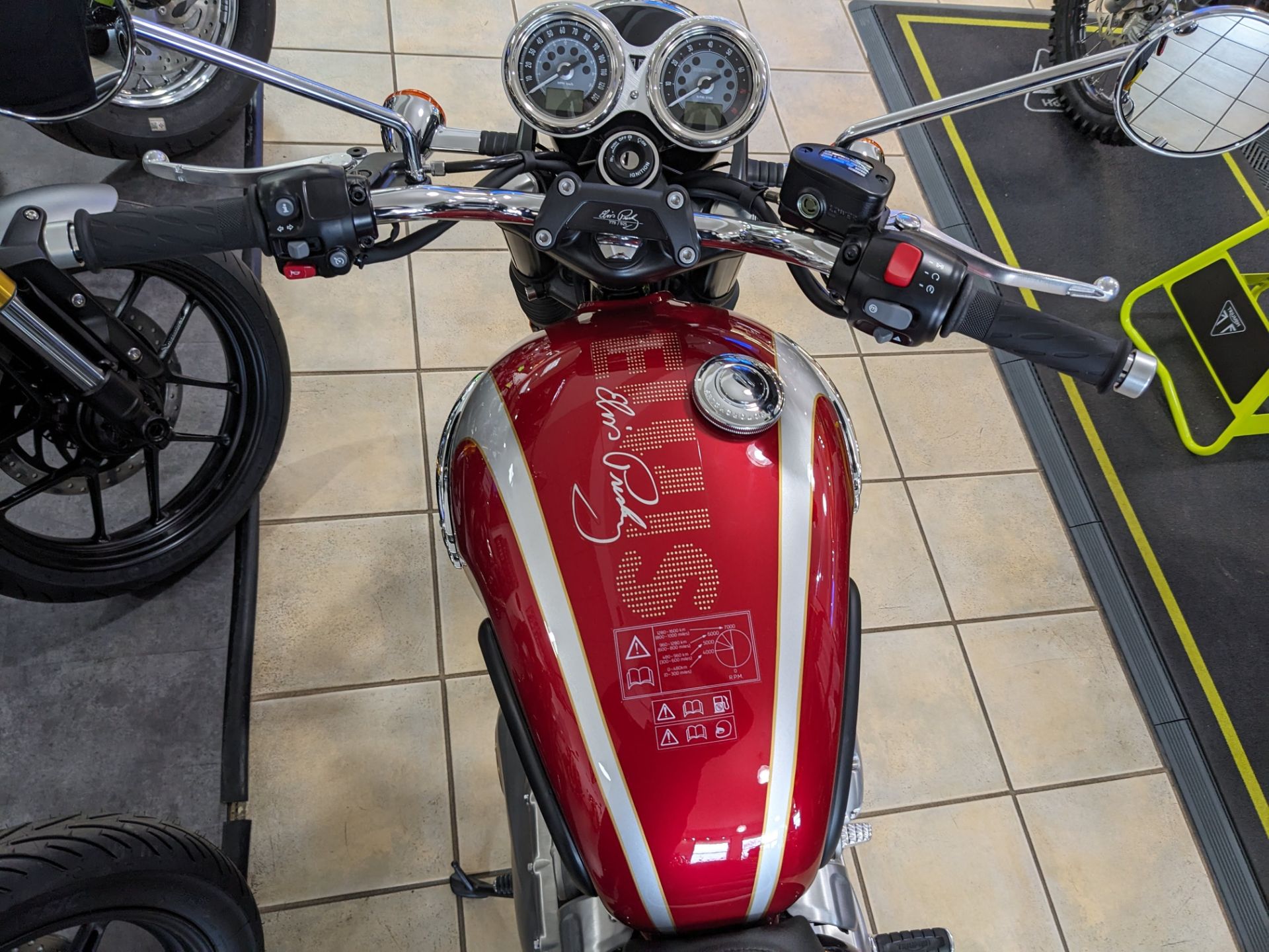 2025 Triumph Bonneville T120 Elvis Presley Limited Edition in Warren, Ohio - Photo 6