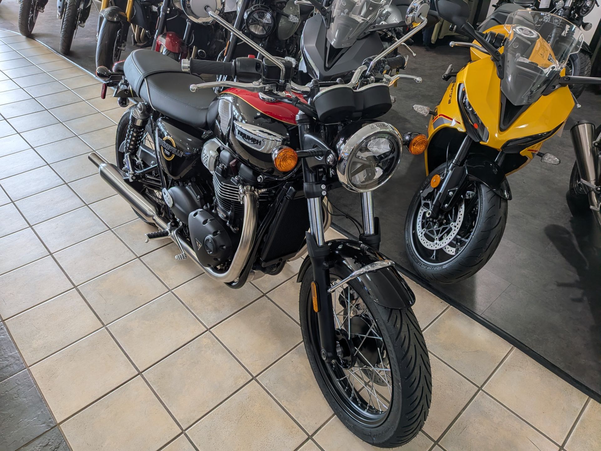 2026 Triumph Bonneville T100 3