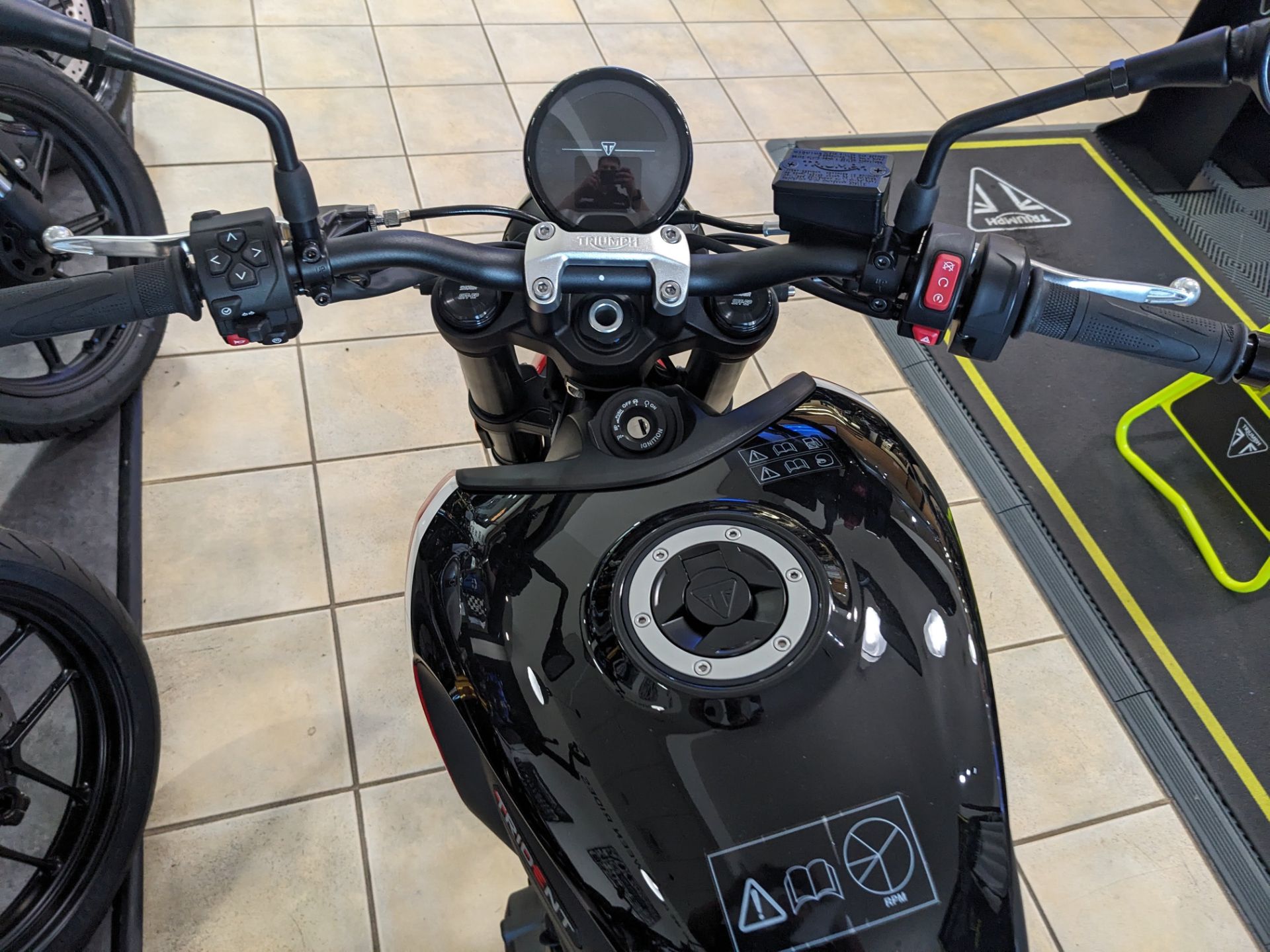 2025 Triumph Trident 660 in Warren, Ohio - Photo 4