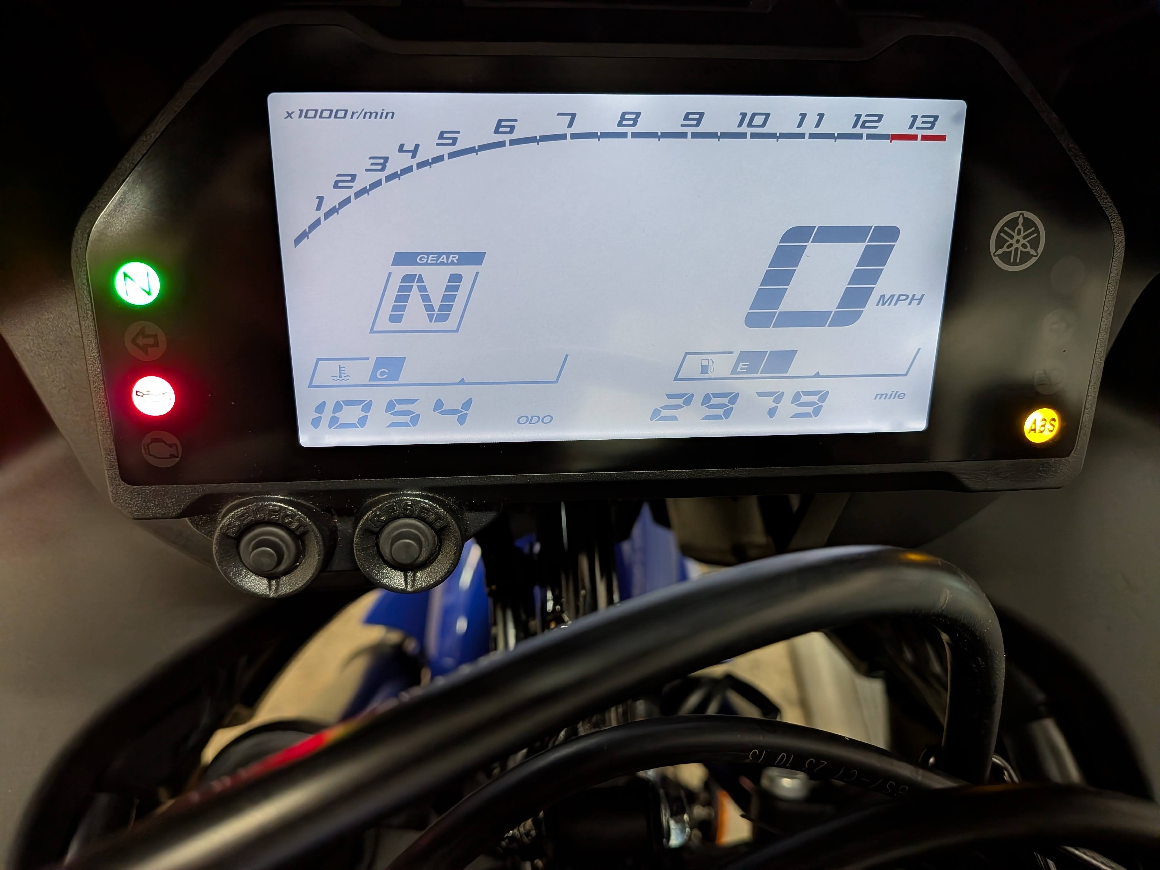 2024 Yamaha YZF-R3 8