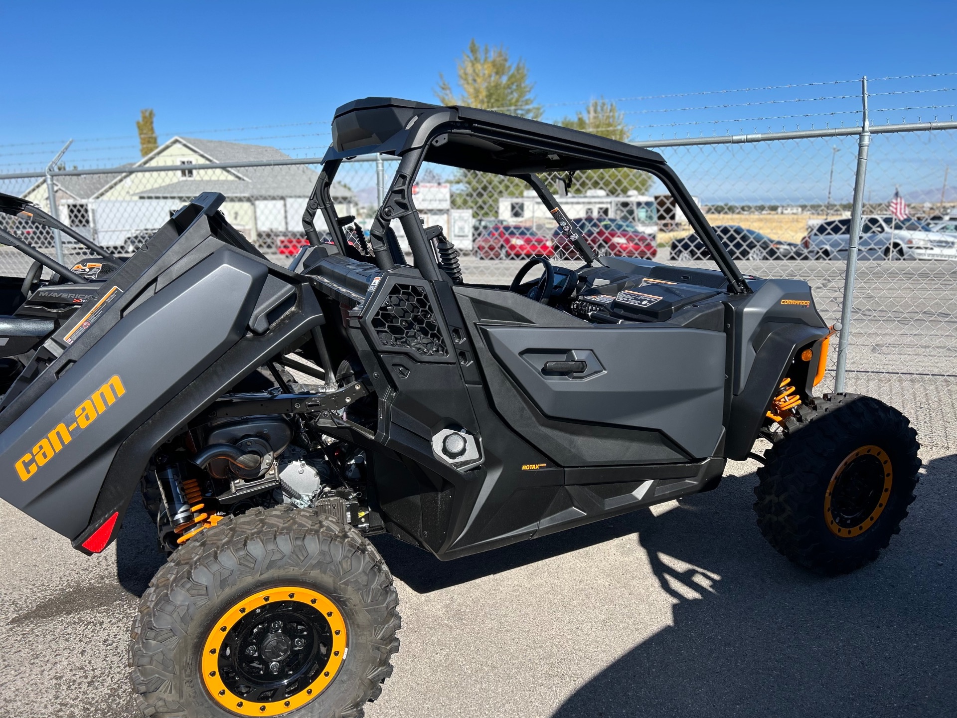 New 2026 Can-Am Commander XT-P Mineral Grey / Orange Crush