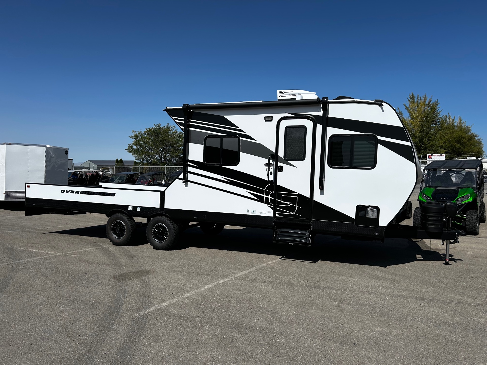 Genesis Overnighter Toy Hauler