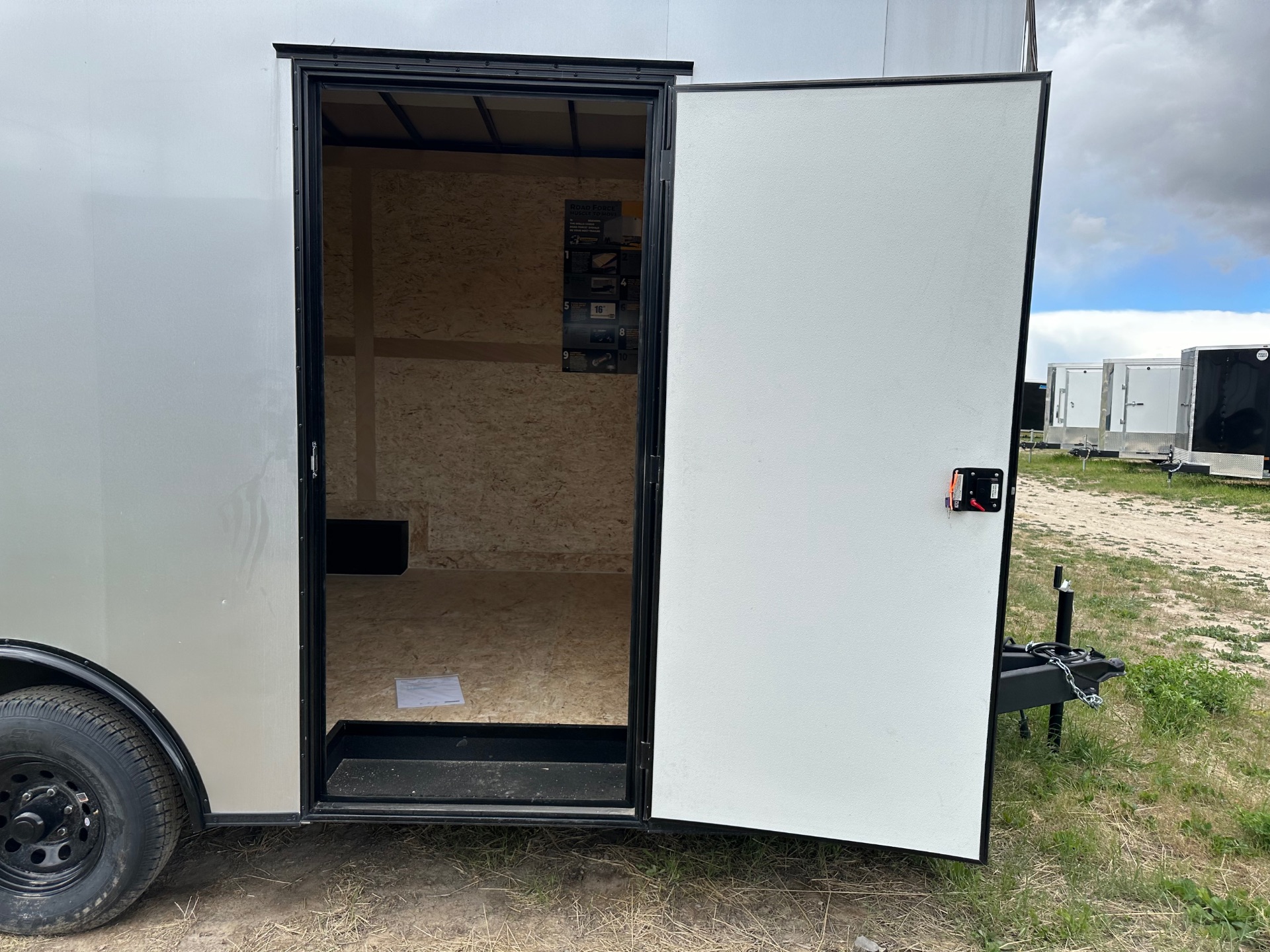 2025 Wells Cargo RFV8516T3 photo 5