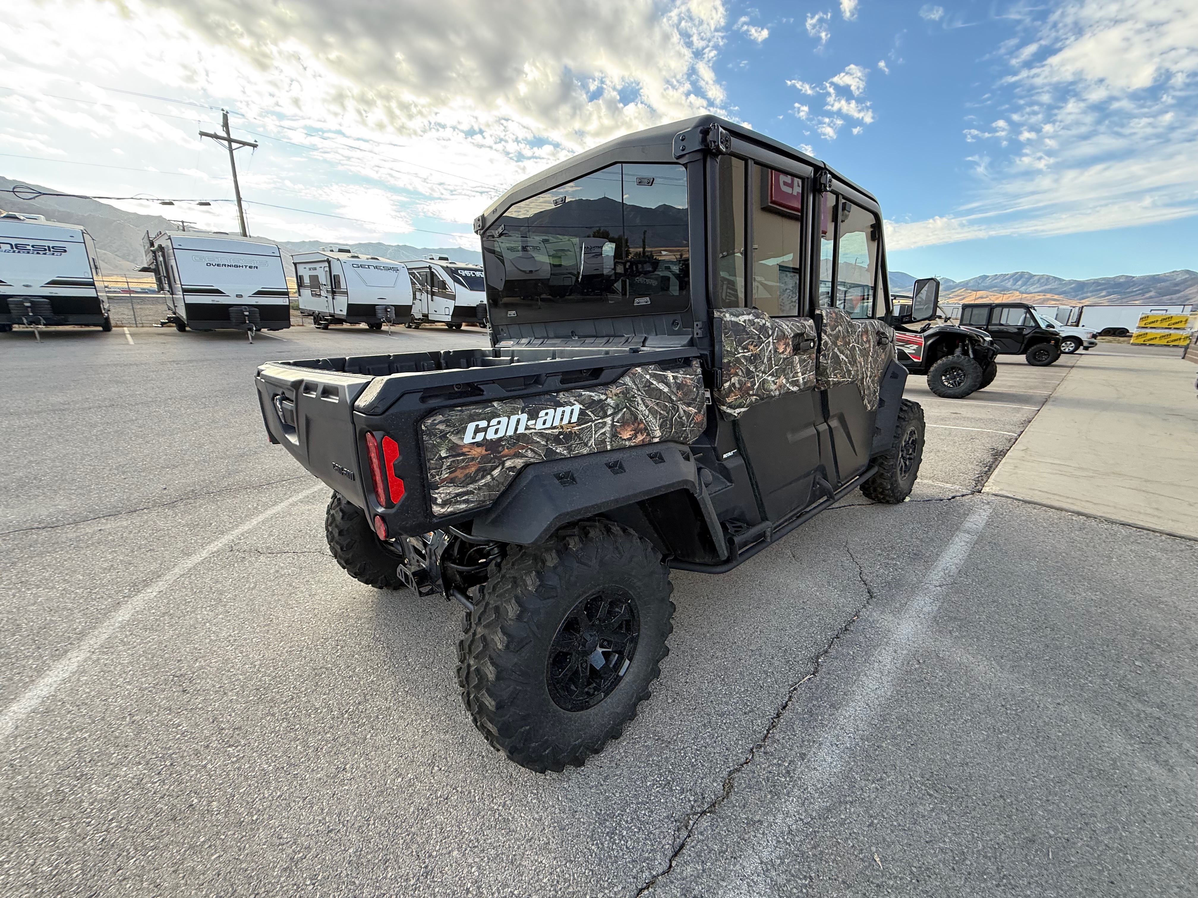 2025 Can-Am™ Defender MAX Limited 6